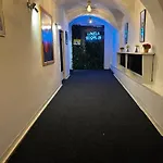 Lovely Center, Shared Bathroom 홈스테이 빌라흐