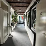 Lovely Center, Shared Bathroom 홈스테이 *