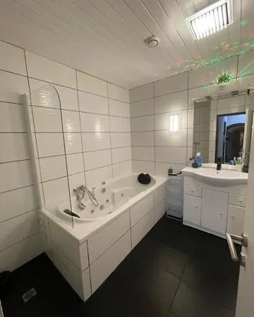 홈스테이 Lovely Center, Shared Bathroom 빌라흐