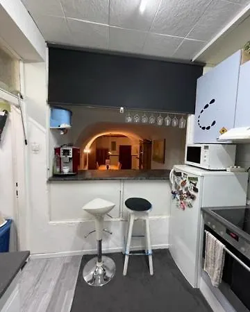 Lovely Rooms, Center, Shared Bathroom, Windows To Corridor *