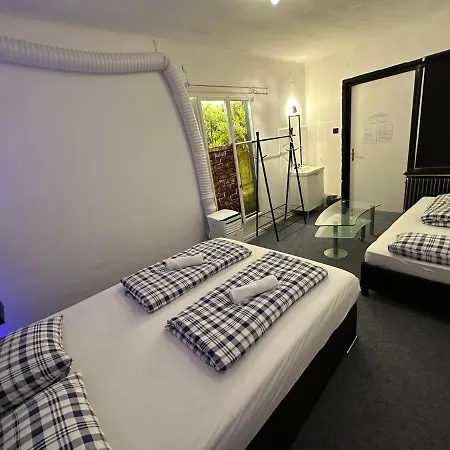 Lovely Center, Shared Bathroom 홈스테이