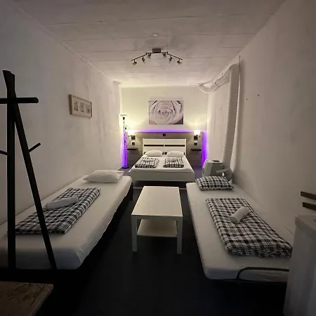 Lovely Rooms, Center, Shared Bathroom, Windows To Corridor Homestay