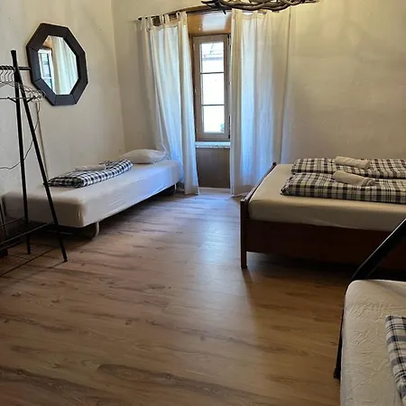 Lovely Rooms, Center, Shared Bathroom, Windows To Corridor * Villach