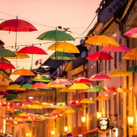 Lovely Center, Shared Bathroom *