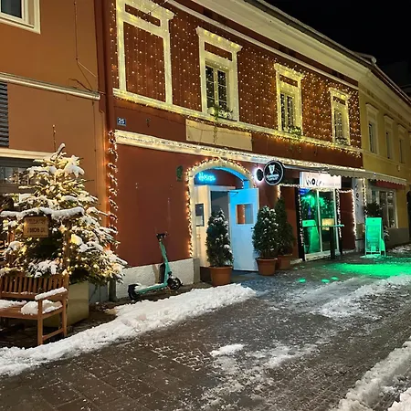 Lovely Center, Shared Bathroom