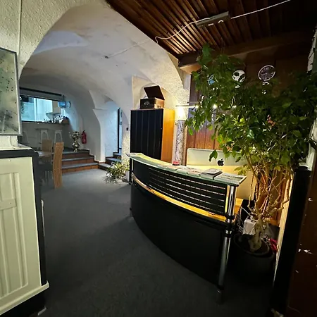 Lovely Rooms, Center, Shared Bathroom, Windows To Corridor * Villach