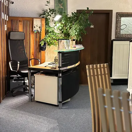 Lovely Center, Shared Bathroom 홈스테이