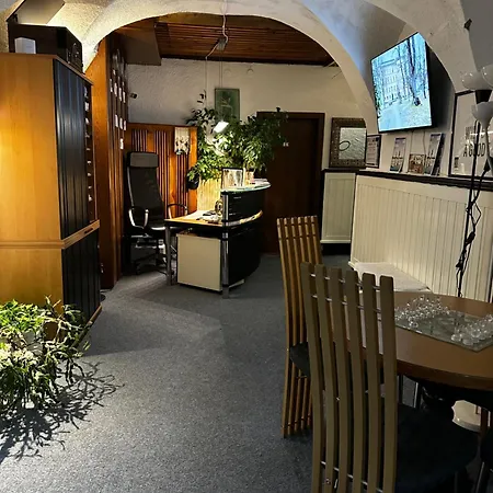 Lovely Rooms, Center, Shared Bathroom, Windows To Corridor * Villach