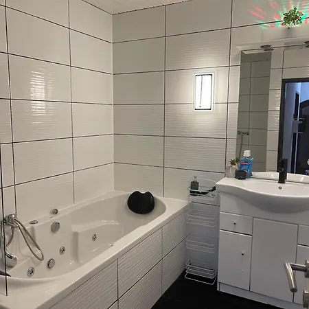 Lovely Center, Shared Bathroom * 빌라흐