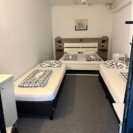 Lovely Center, Shared Bathroom *