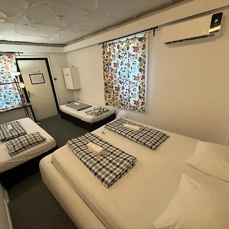Lovely Center, Shared Bathroom 빌라흐