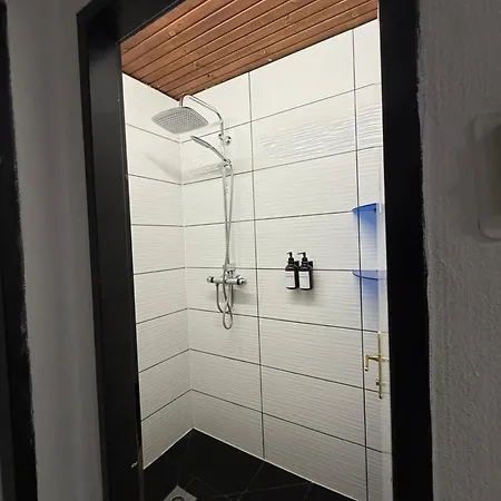 Ubytování v soukromí Lovely Center, Shared Bathroom Villach