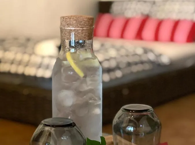 Lovely Center, Shared Bathroom *