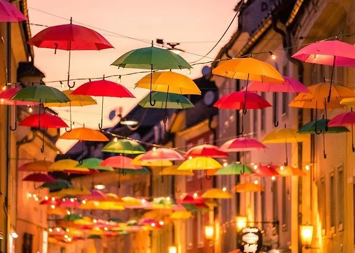 Lovely Center, Shared Bathroom *